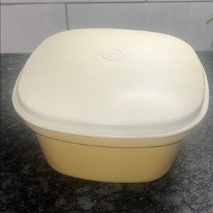 Vintage Tupperware Steamer Cream and harvest gold. Like new!!